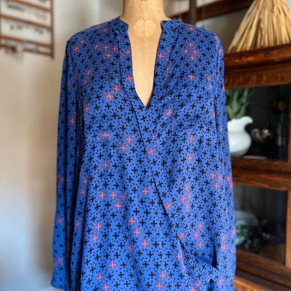 Anthropologie Tops - Anthropologie Maeve vibrant blue long sleeve blouse v neck size 8